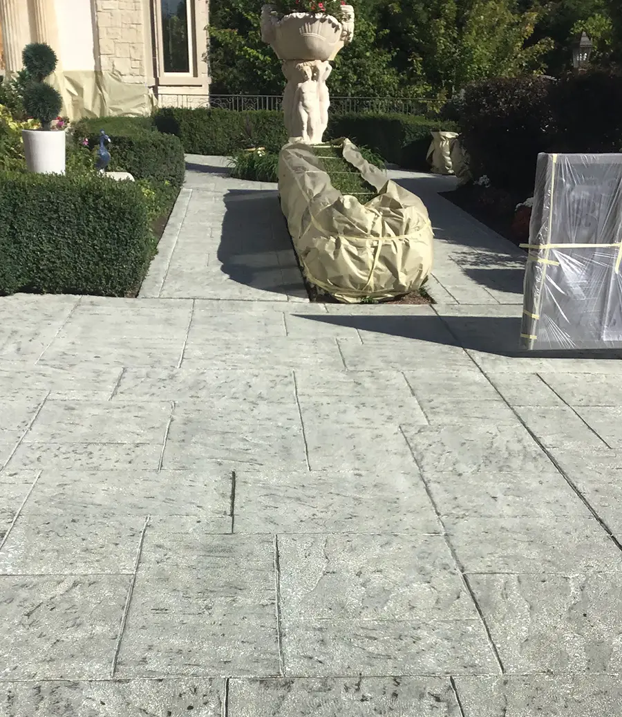 Artisanal concrete sunroom